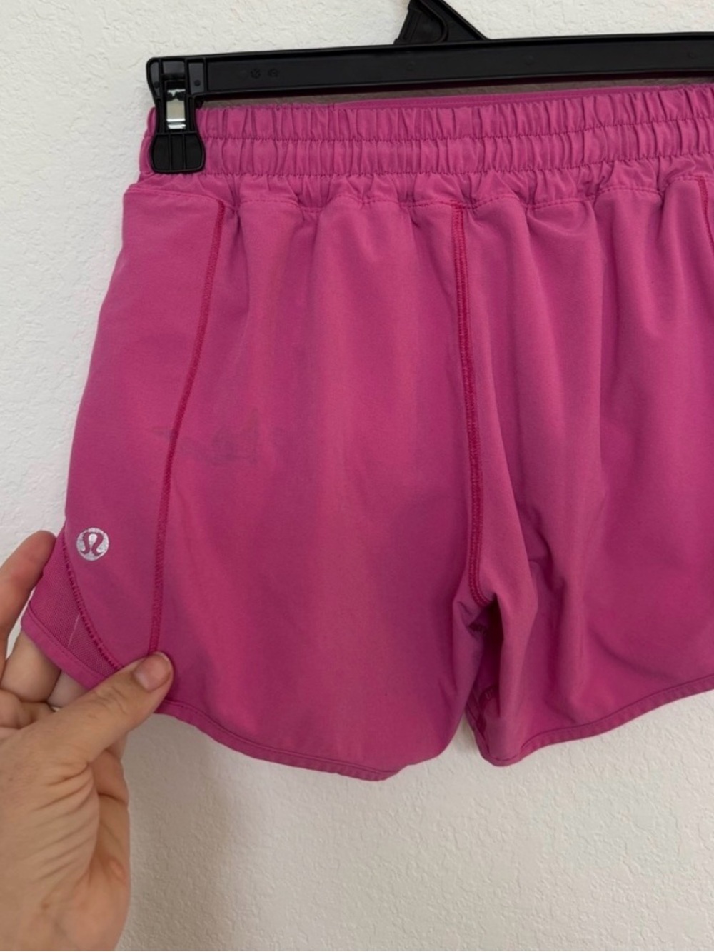 Lululemon Hotty Hot Shorts size 0 pink, flawed